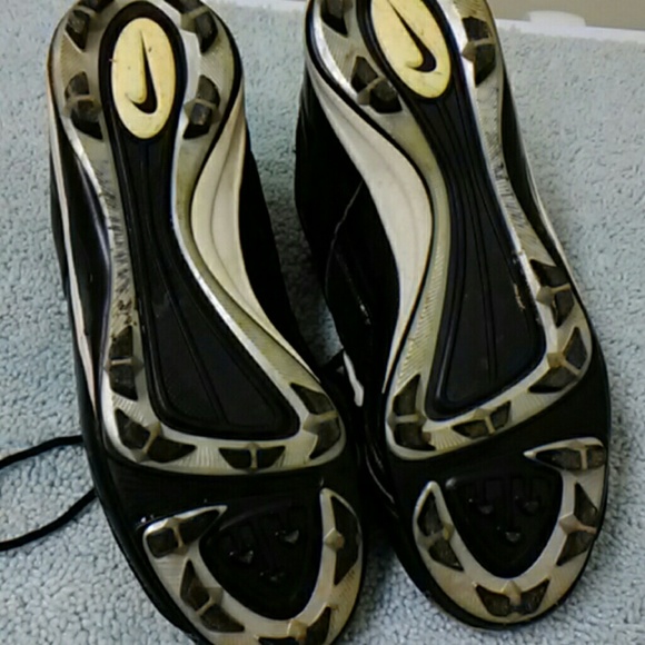 Athletic Shoes /cleats - Picture 2 of 4